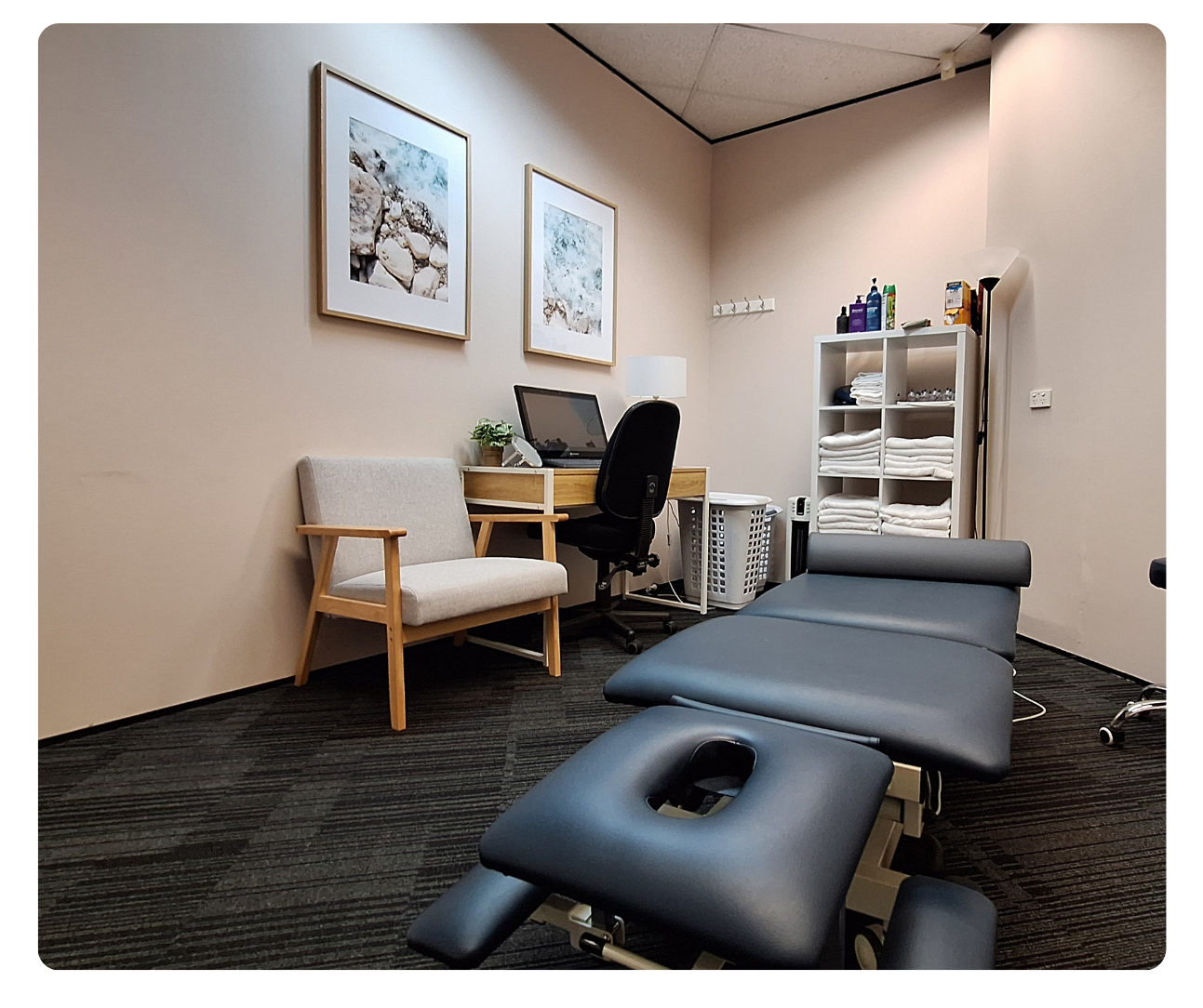 State-of-the-art facilities featuring advanced massage equipment and accessories.